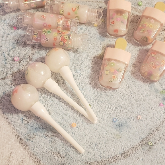 Lip gloss - Picture 2 of 5